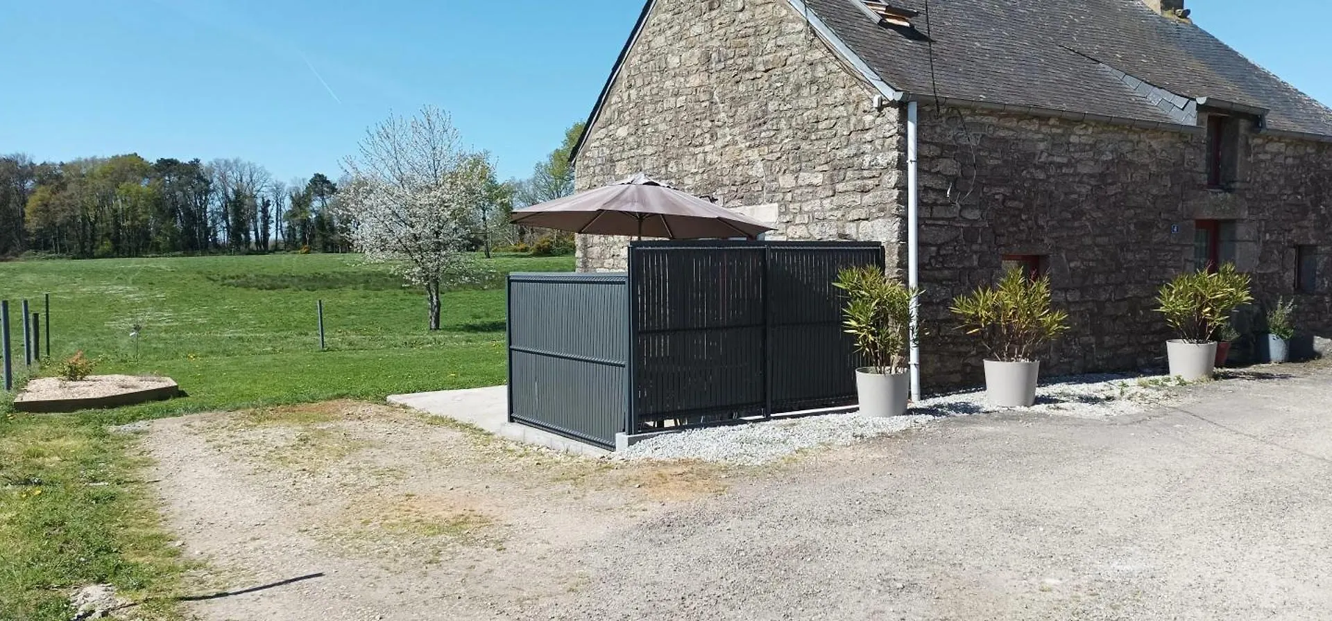 Holiday home Maison Confortable A Questembert Avec Jardin France